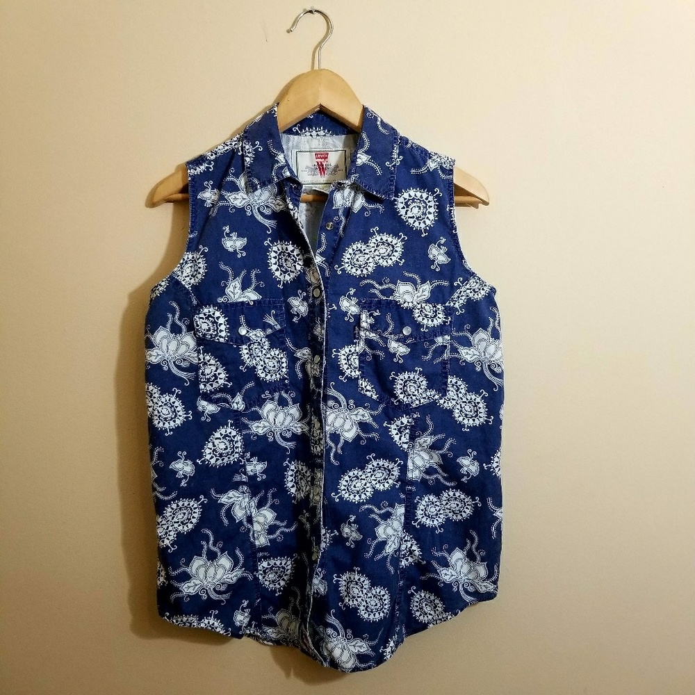 Levi's pearlsnap sleeveless shirt